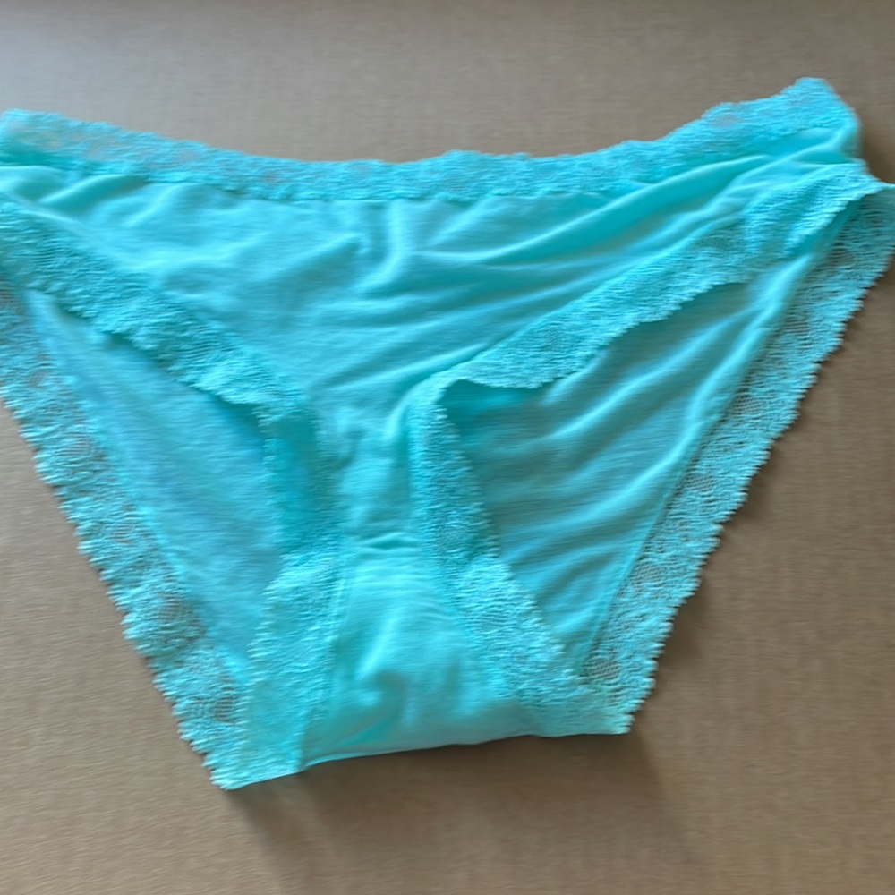 Pretty Lingerie Set - Picture 4 of 4